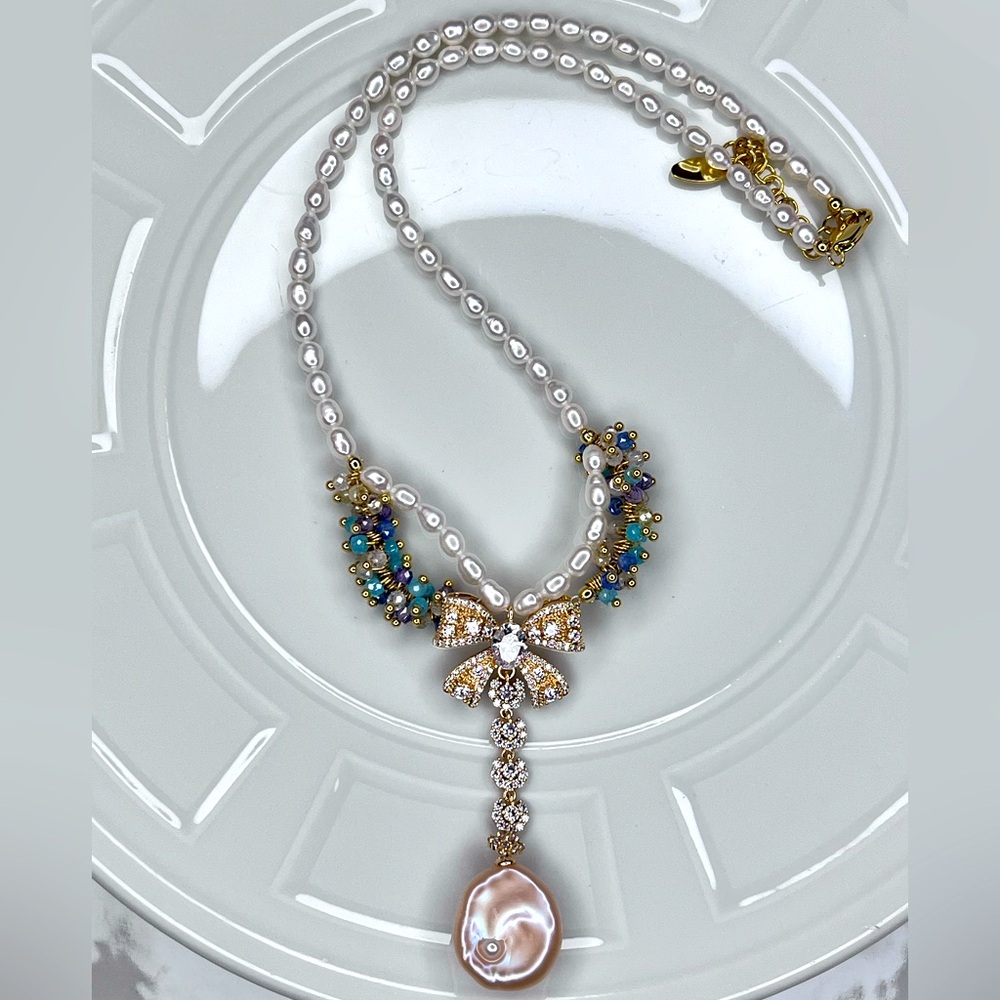 🤩🤩 Handmade Freshwater Pearl Multi Crystal Cluster Bow 🎀 Crystal Necklace